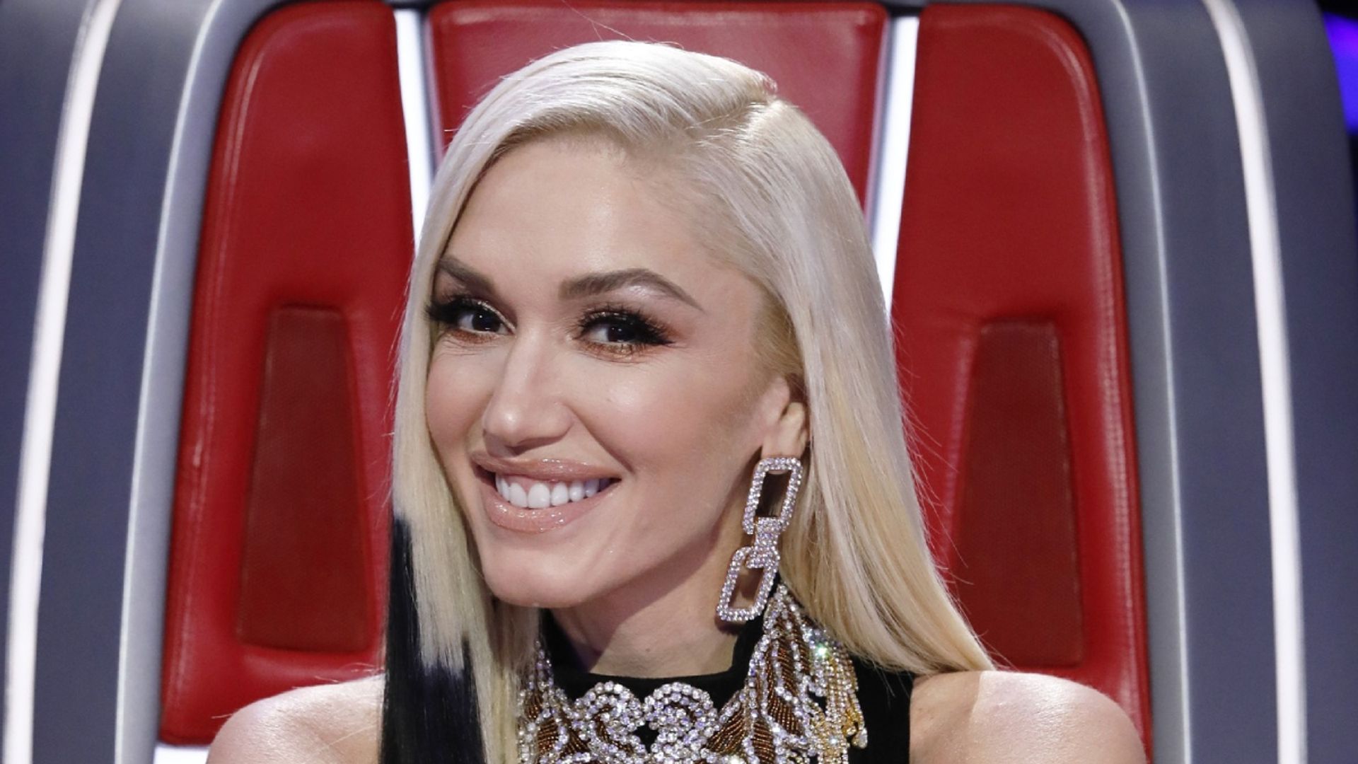 7. Gwen Stefani's Blue Hair and Braces: A Throwback to the 90s - wide 6