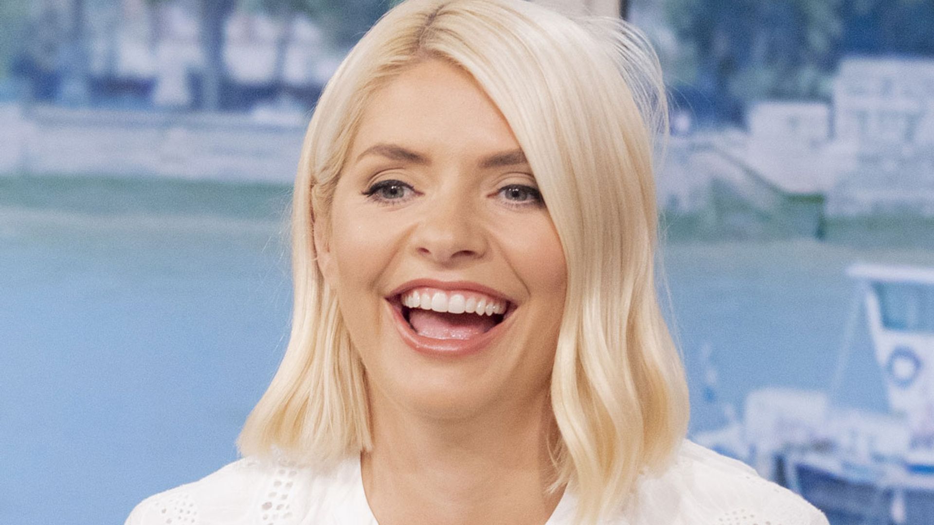 Holly Willoughby Stuns Fans In Leg Baring Mini Skirt Hello