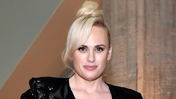 Rebel Wilson is a 'Grease' bombshell in tight sequinned leggings and £ ...