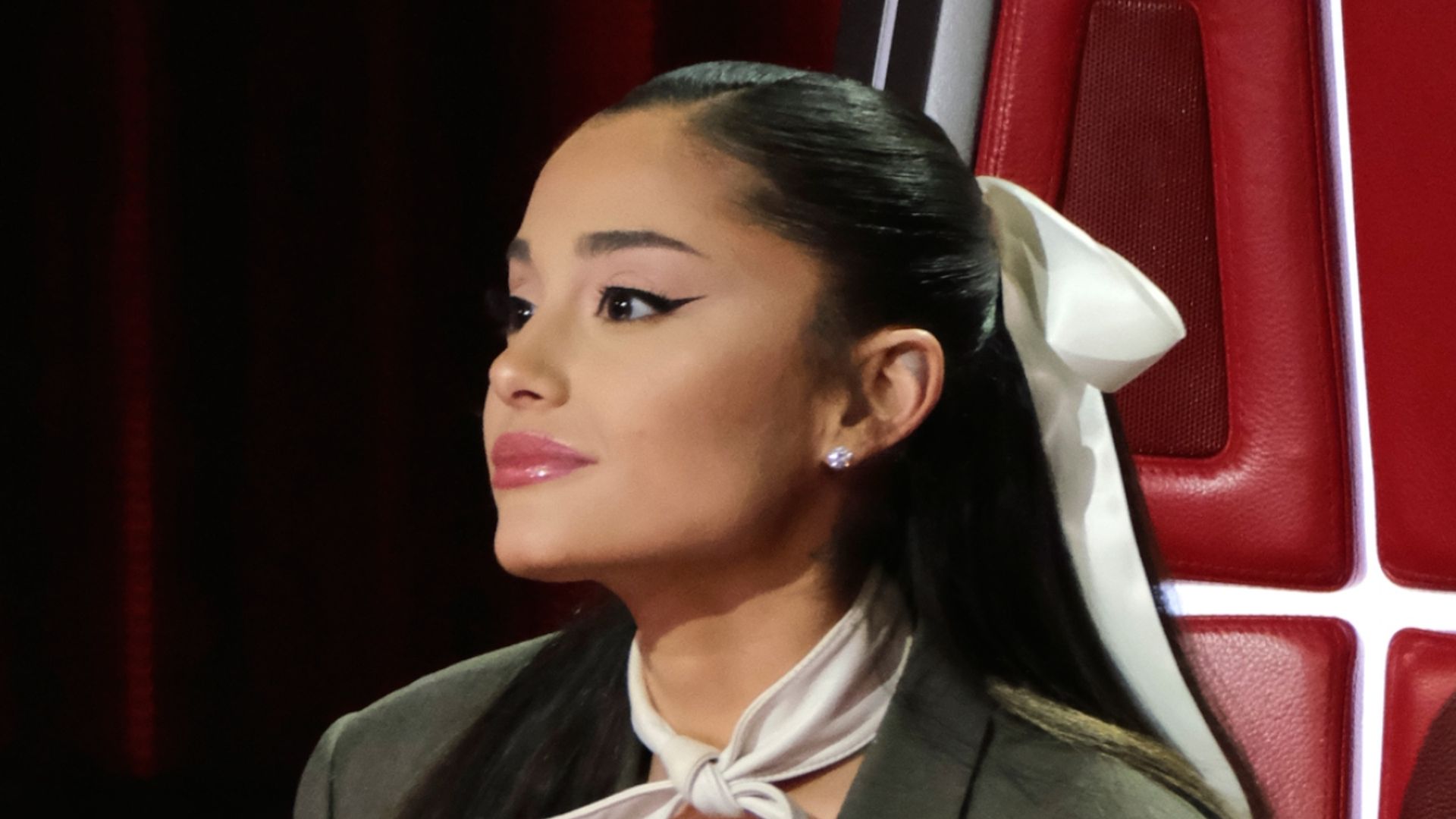Ariana Grande Stuns In Statuesque Crop Top For Heartbreaking The Voice Episode Hello