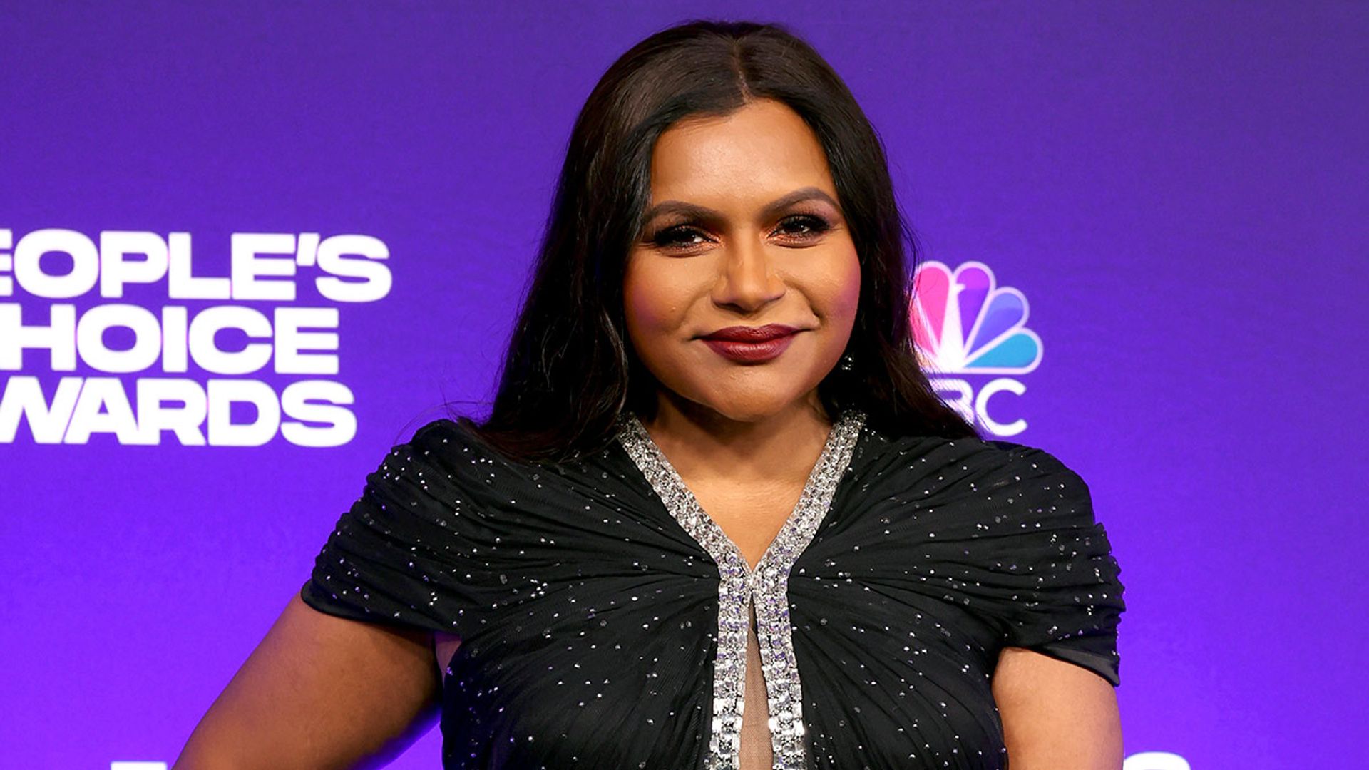 Mindy Kaling Turns Up The Heat In Red Hot Lace Dress And Wow Hello