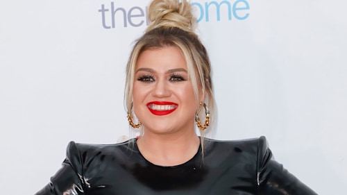 Kelly Clarkson looks phenomenal in gorgeous floral dress – see photo