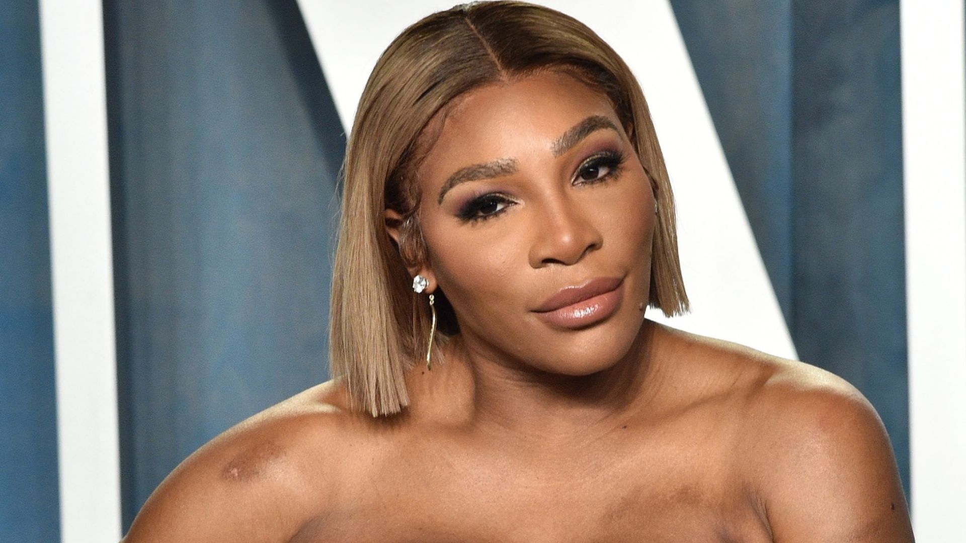 Serena Williams Shows Off Jaw Dropping Physique In Cut Out Gown With High Slit Hello 0749