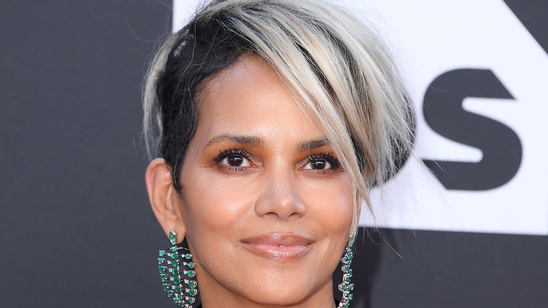 Halle Berry drives fans wild with incredibly toned legs in lacy mini-dress | HELLO! Halle Berry drives fans wild with incredibly toned legs in lacy mini-dress | HELLO!