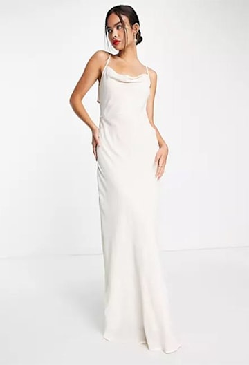 Ekin-Su stuns in white maxi dress for Love Island date night - shop the ...