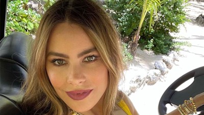 Sofia Vergara rocks unbelievable orange two-piece for fun night out