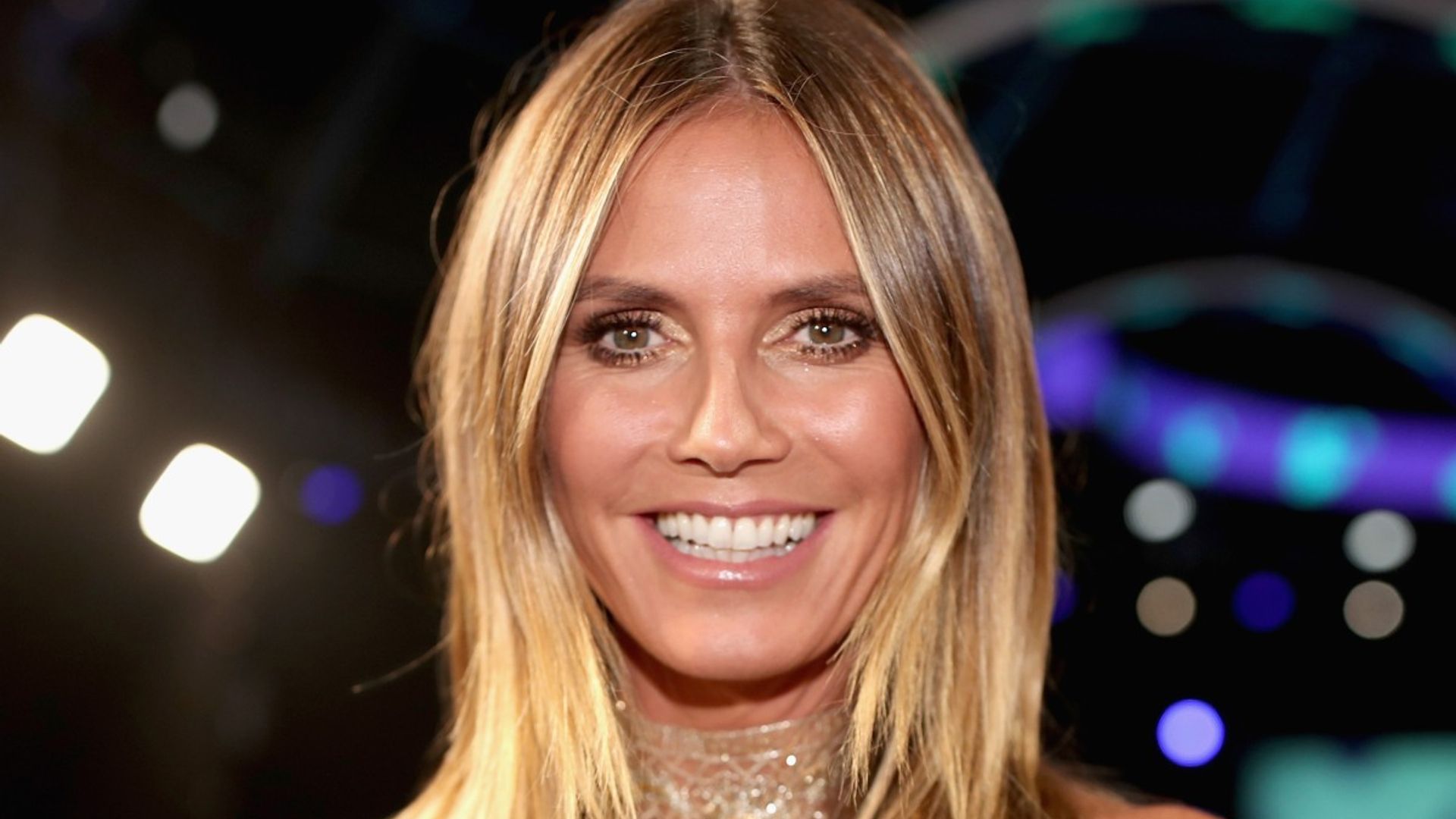 Heidi Klum Dazzles In Plunging Dress For Special New Video Hello 1886