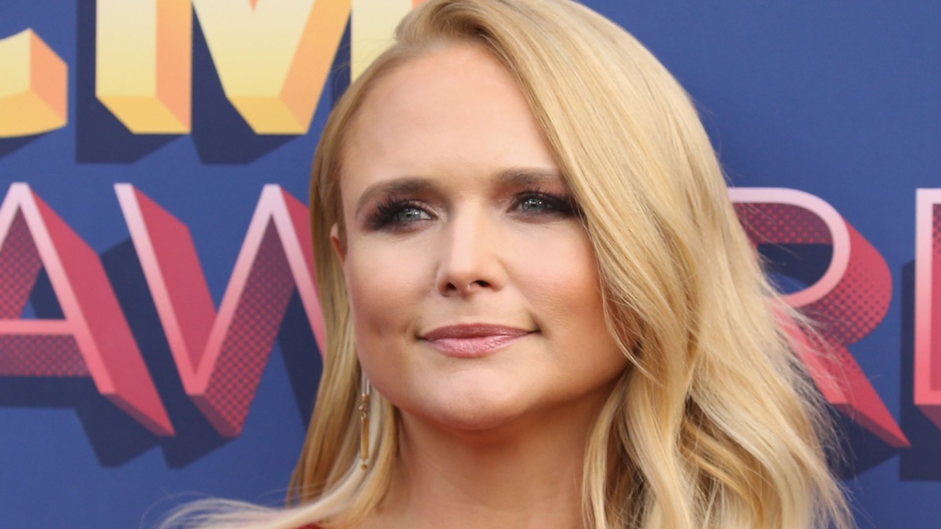 Miranda Lambert rocks slinky minidress as thanks her 'risk-taking' fans ...