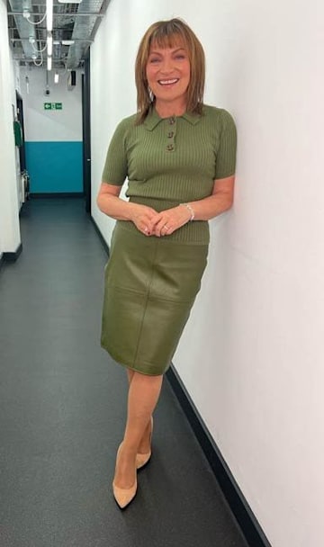 Lorraine Kelly Looks Incredible In Skintight Leather Skirt Hello