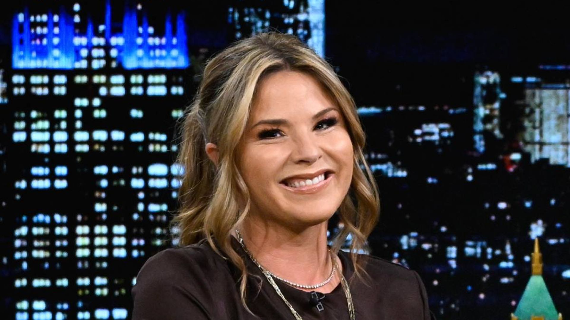 Today's Jenna Bush Hager dons sultry figure-hugging look as she makes