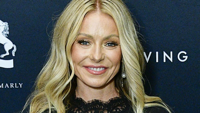 Kelly Ripa displays super toned legs in head-turning mini dress | HELLO!