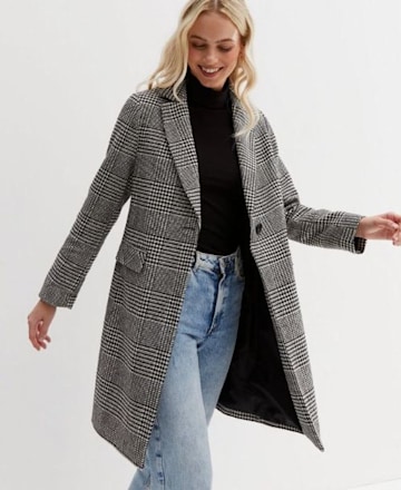 Holly Willoughby looks beautiful in seriously flattering coat - and it ...