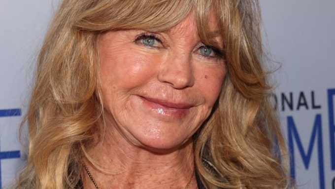 Goldie Hawn showcases endless legs in jaw-dropping new photo complete ...