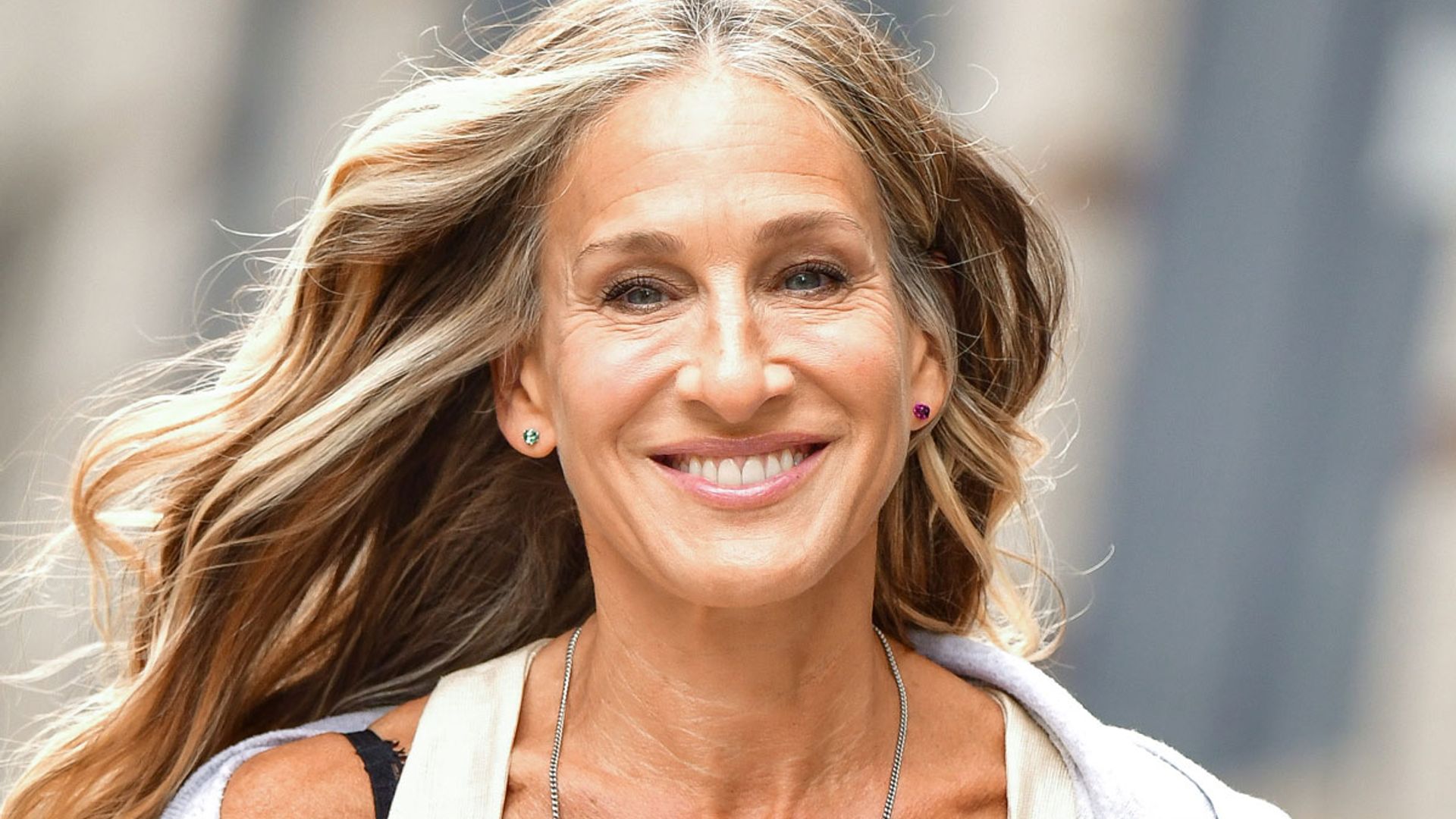 Sarah Jessica Parker's Sassy Thigh-high Split Skirt Is SO Hocus Pocus ...