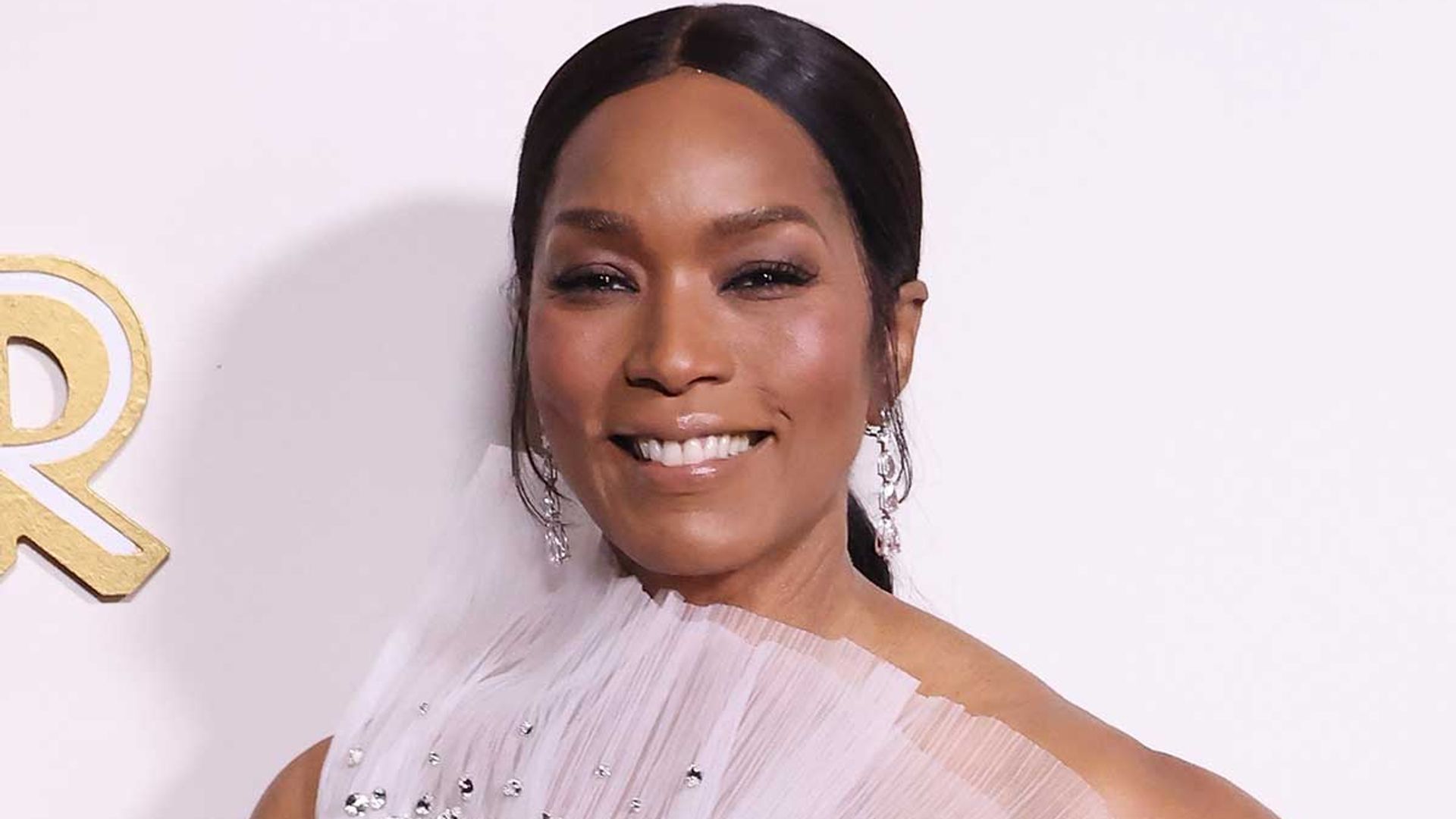 9-1-1 star Angela Bassett's jaw-dropping new appearance has fans ...