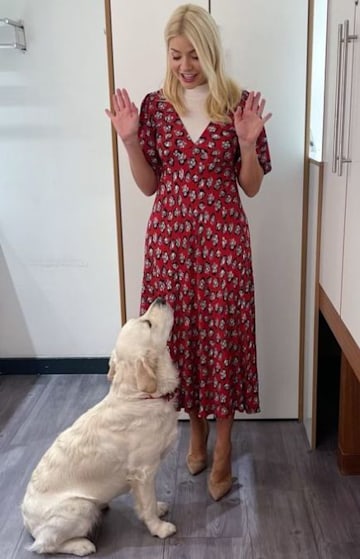 holly-willoughby-wearing-a-ghost-dress-on-this-morning