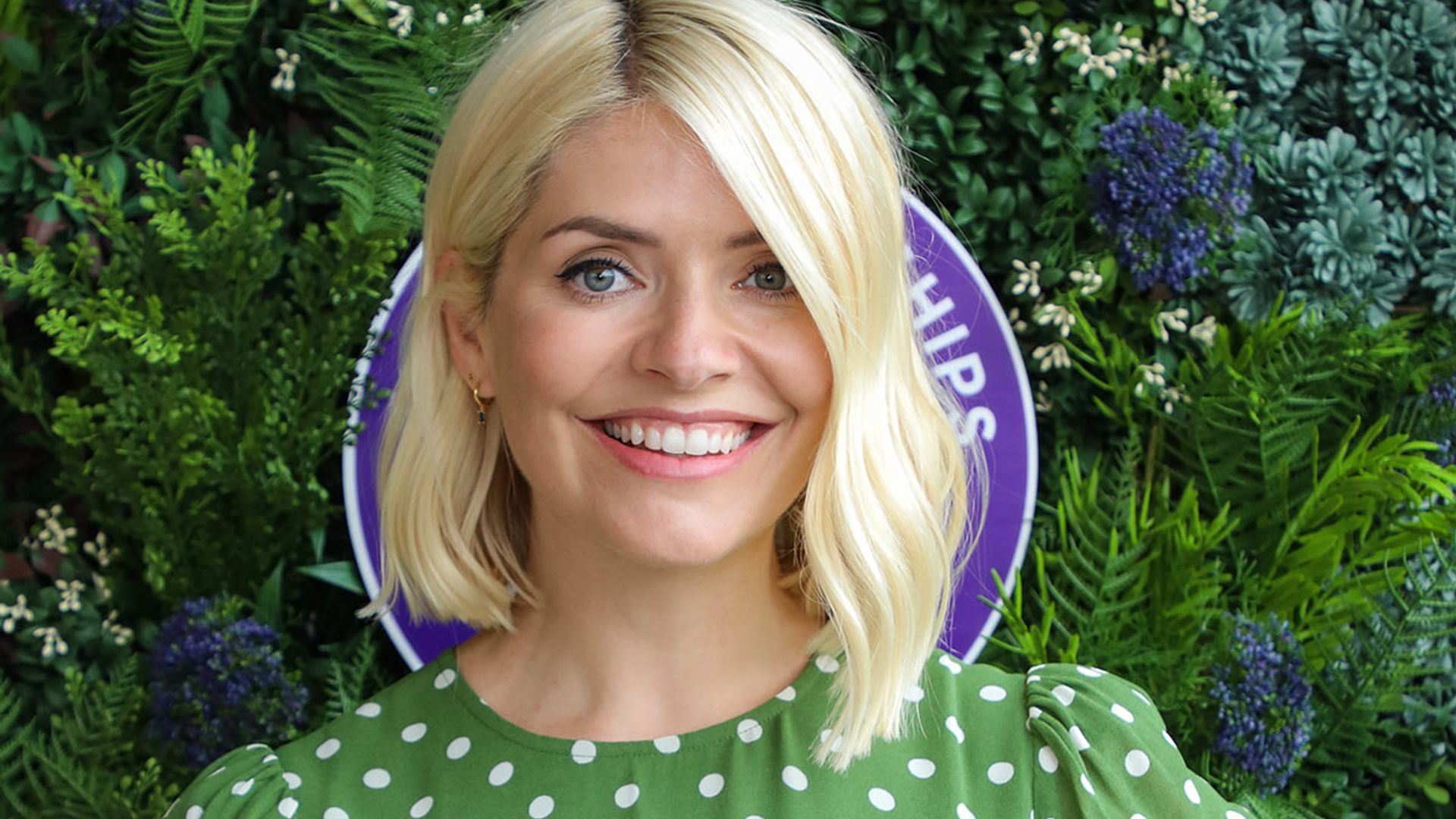 Holly Willoughby looks sensational in chic skiwear as she poses with