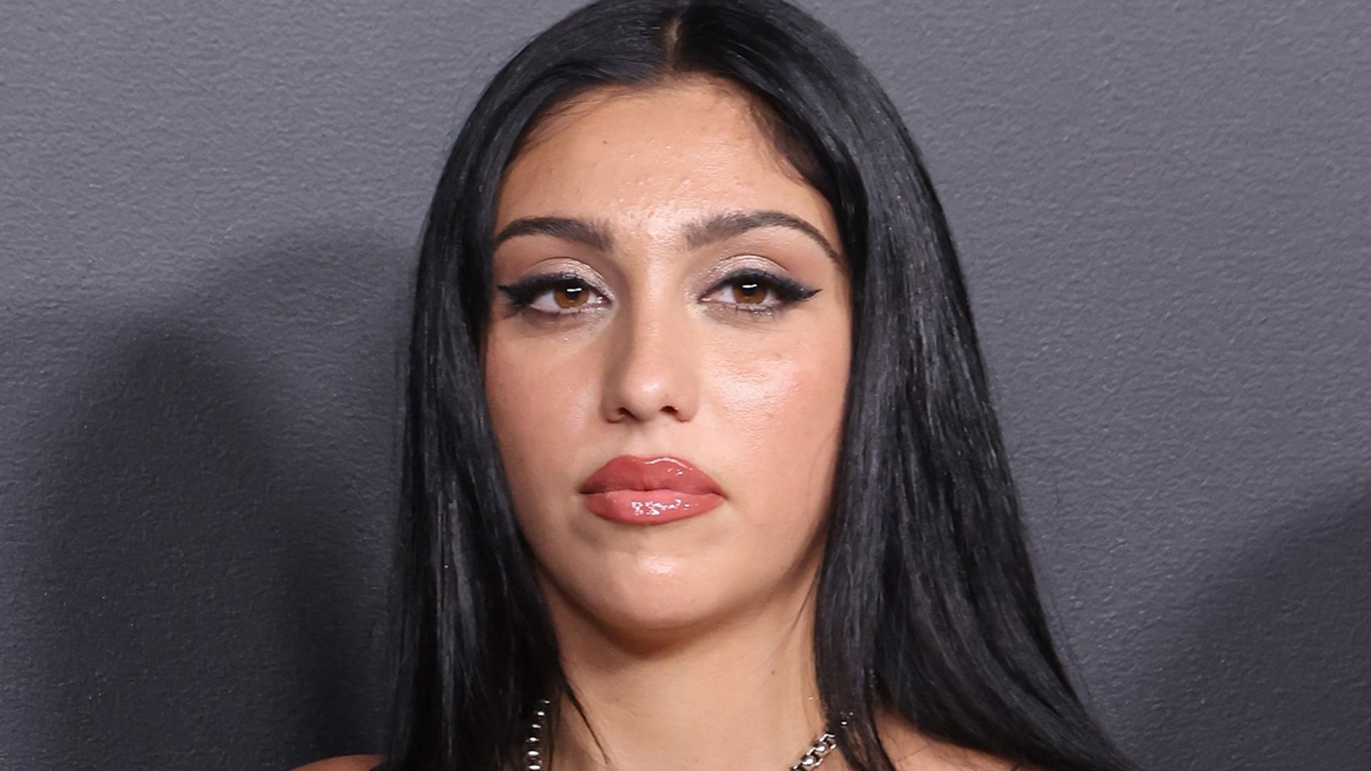 Madonnas Daughter Lourdes Leon Wows In Daring String Dress 1081