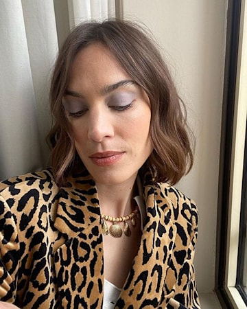 Alexa-Chung-lilac-eyeshadow