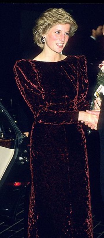 Princess-Diana-red-velvet dress