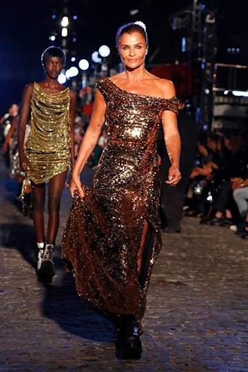 Desfile mundial de Vogue Helena Christensen