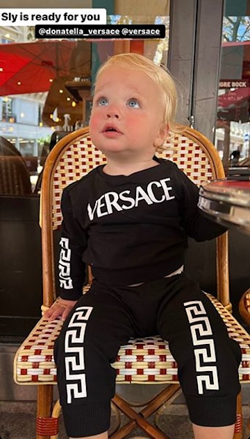 Emily-Ratajkowski-Baby-Versace-Instagram-Story