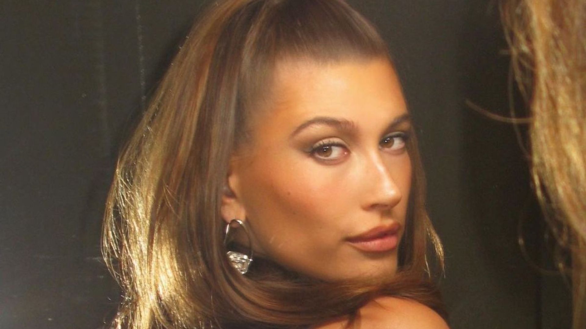 Hailey Bieber&rsquo;s pulled back fringe is pure retro 1960s glamour mixed with Y2K nostalgia