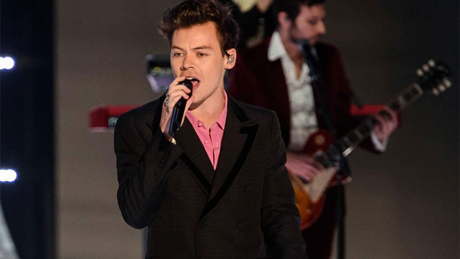 harry style victoria secret performance