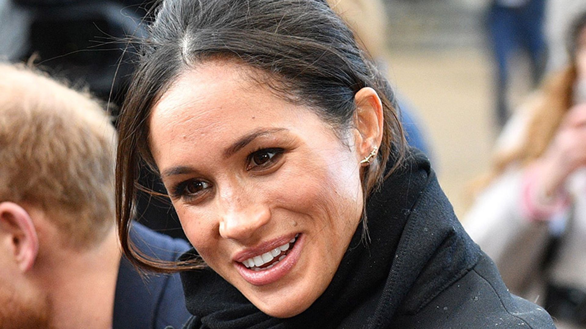 meghan markle mismatched earrings