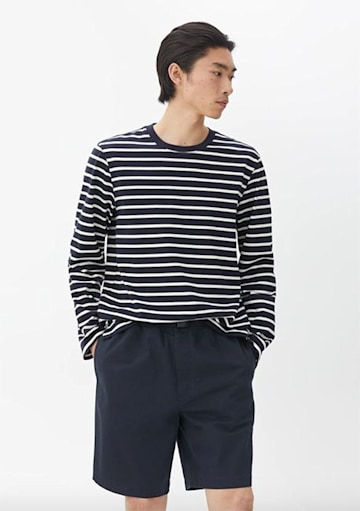 arket-cotton-navy-shorts
