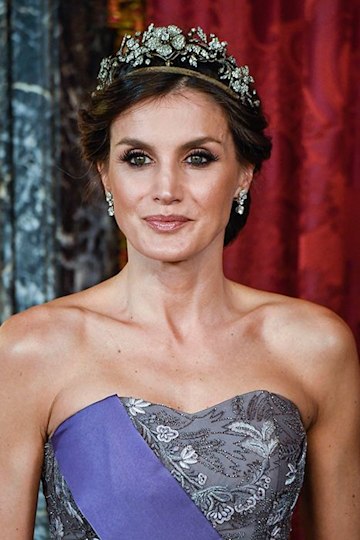 Royal fashion: Queen Letizia stuns in starry dress and treasured Chanel ...