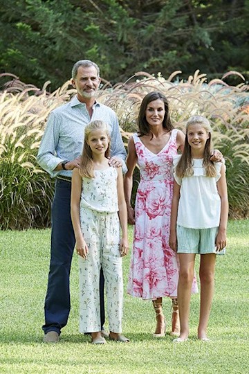 Queen Letizia poses in a beautiful floral dress for her summer photo ...