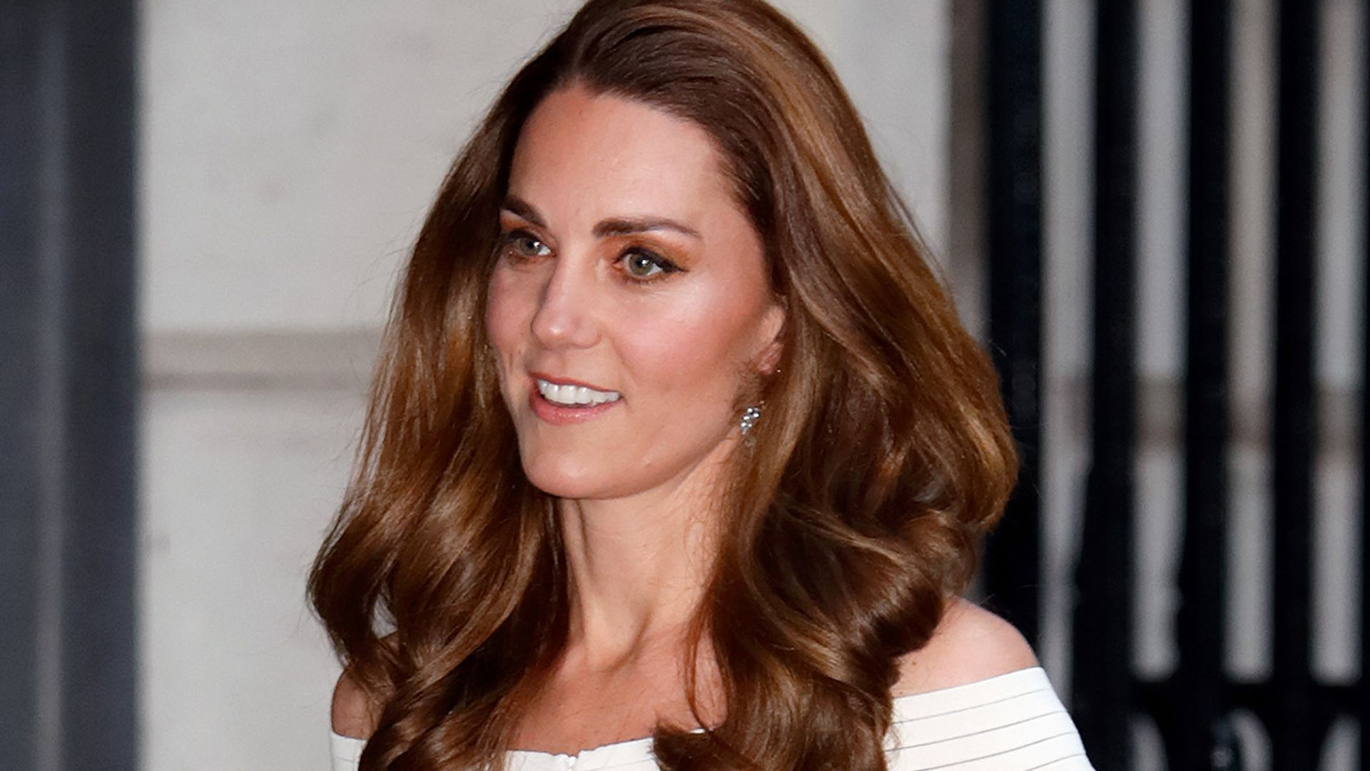 Kate Middleton looks so glamorous in gorgeous white dress during royal ...