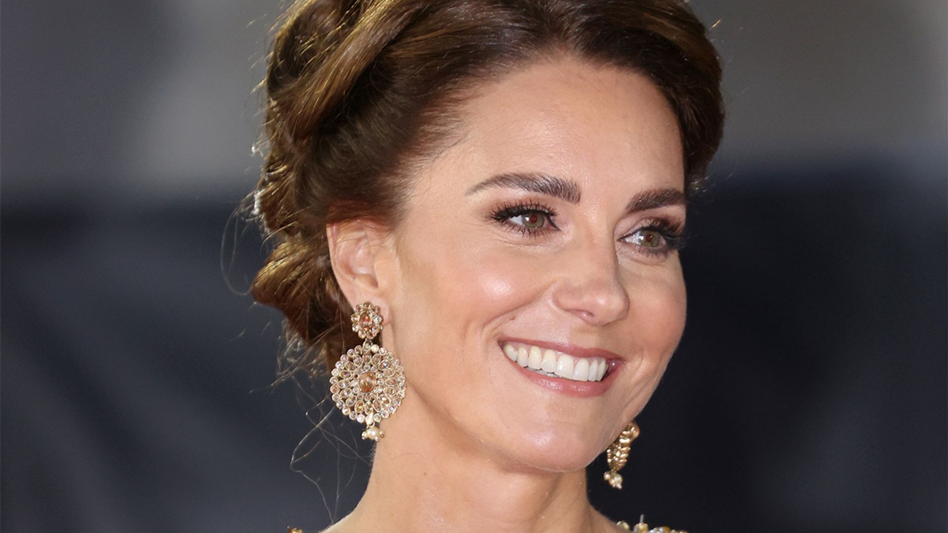 Kate Middleton is the ULTIMATE Bond girl in gold Jenny Packham gown at ...