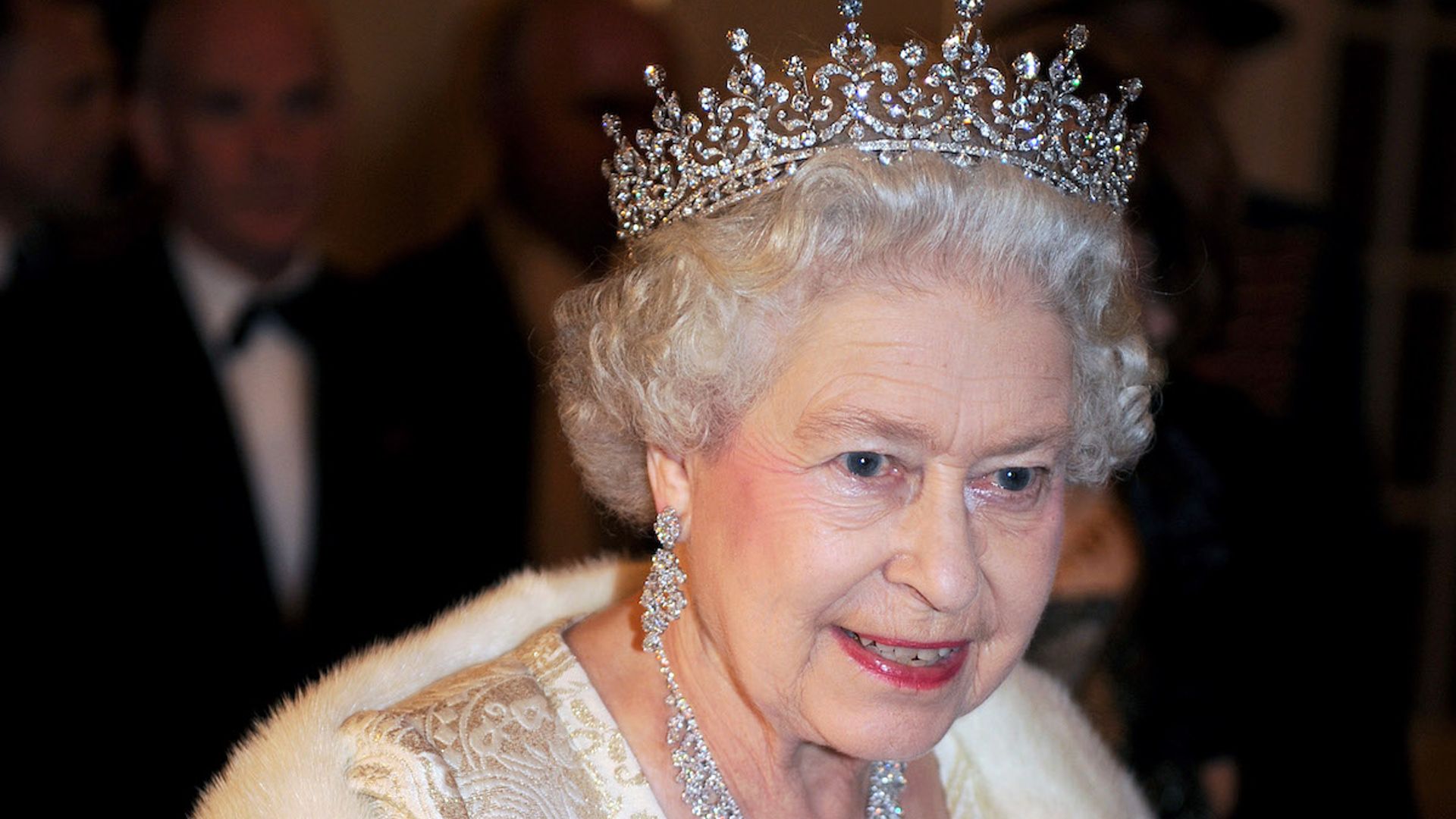 The Queen dismantles wedding gift tiara for sparkling jewellery piece ...