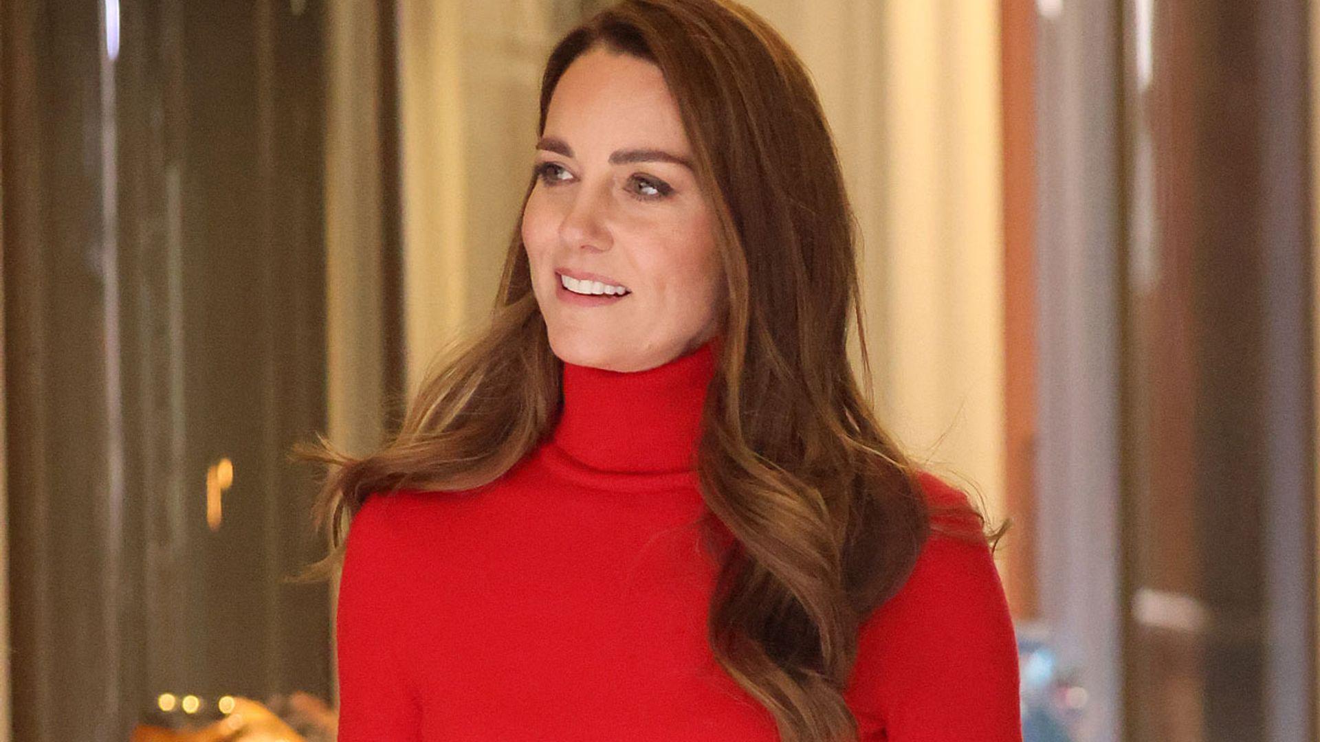 Kate Middleton stuns in fitted top and boldest skirt at charity event ...
