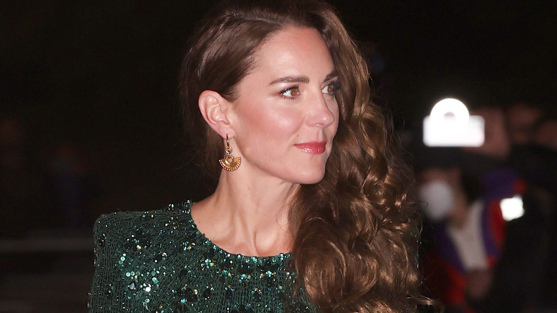 Kate Middleton dazzles in eye-catching green gown for Royal Variety ...