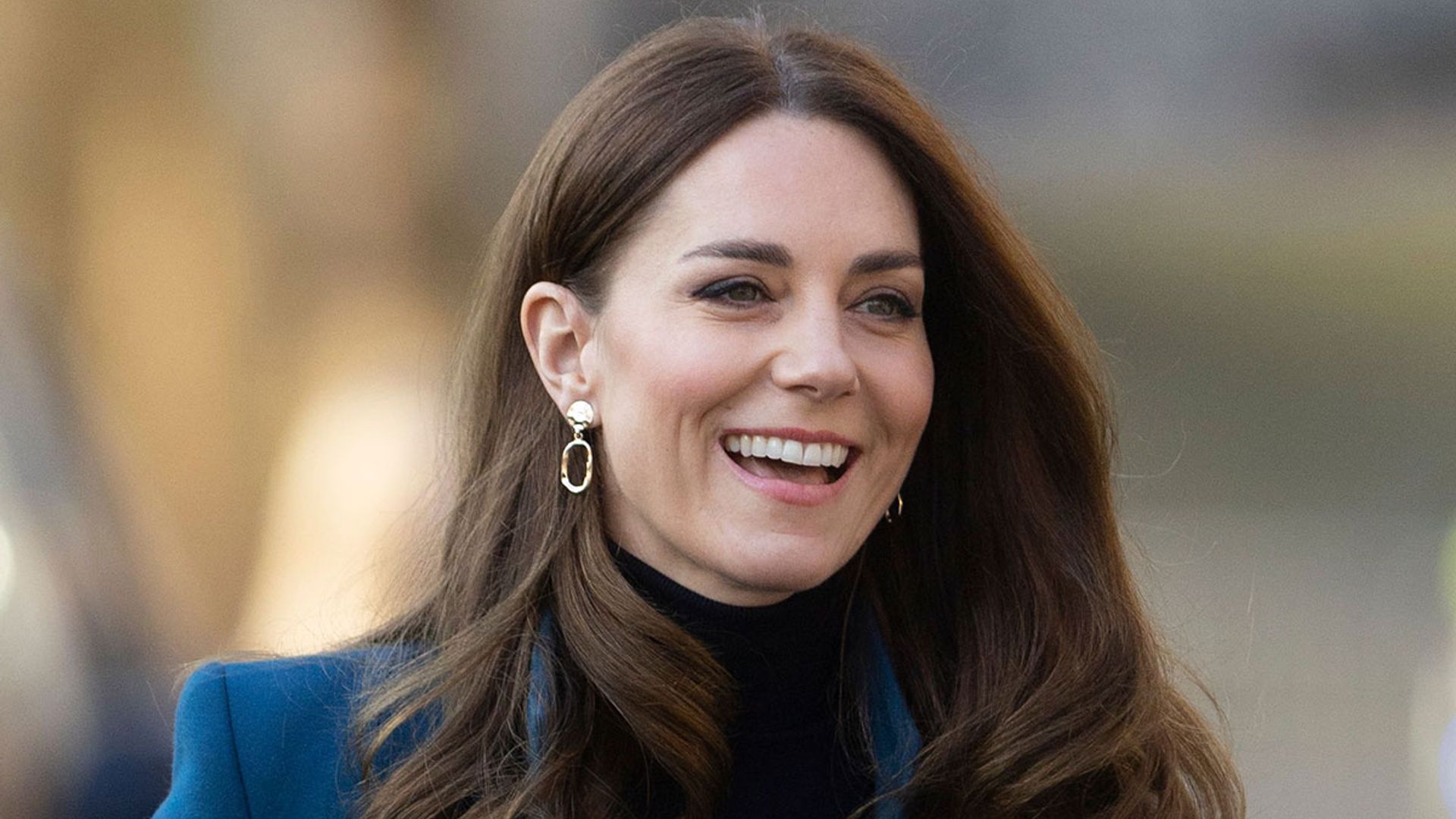 Kate Middleton wows in glamorous coat and £5 accessory at Six Nations ...