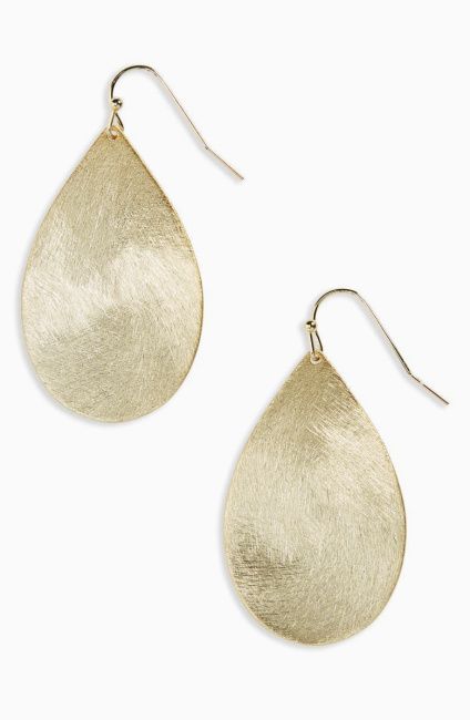 meghan markle leaf earrings