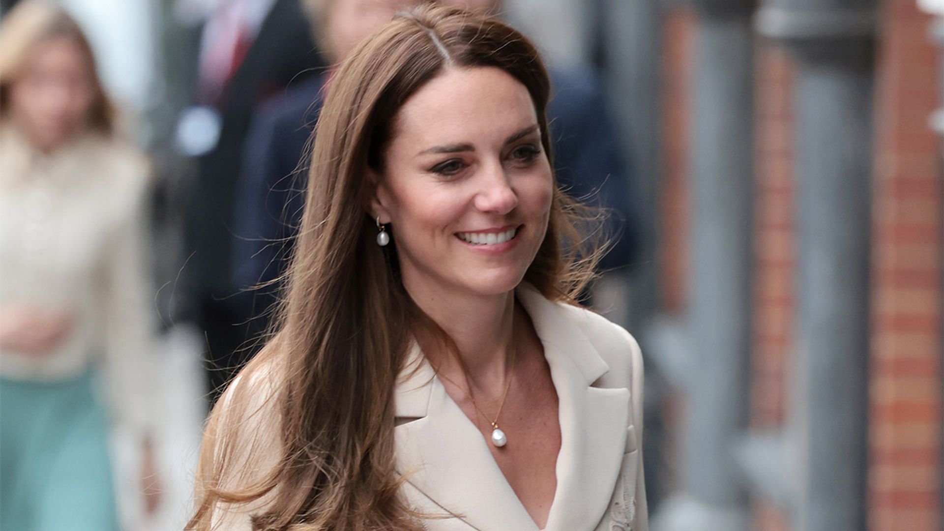 Kate Middleton wears £400 Self Portrait dress - which has fans confused ...