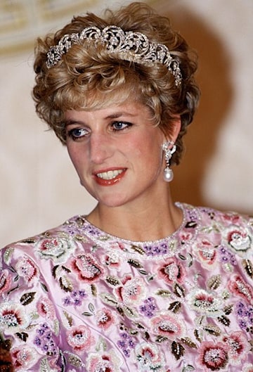 Princess Diana's most iconic royal accessory finally goes on display ...