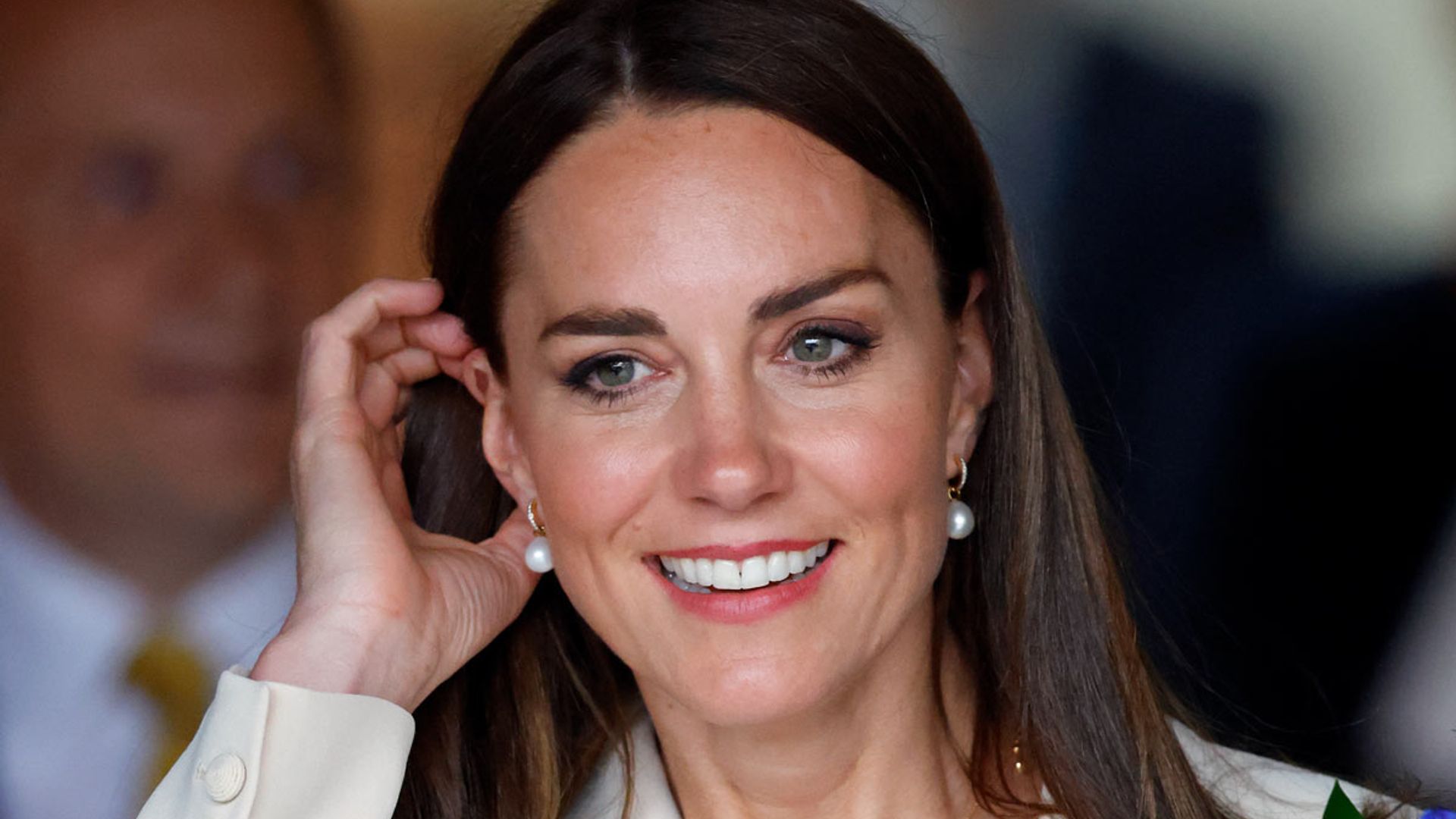 kate middleton diamond cross necklace