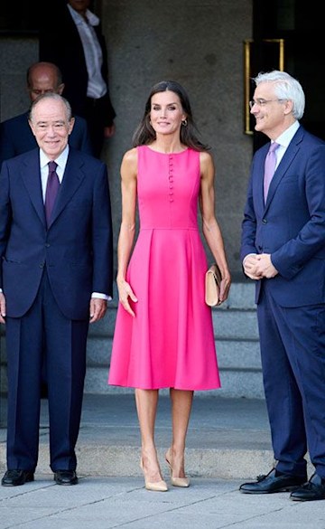 queen-letizia-pink-midi-dress