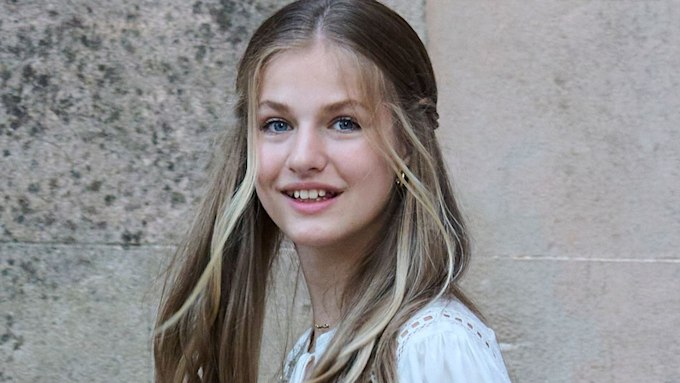 Queen Letizia's daughter Princess Leonor rocks white mini dress on ...