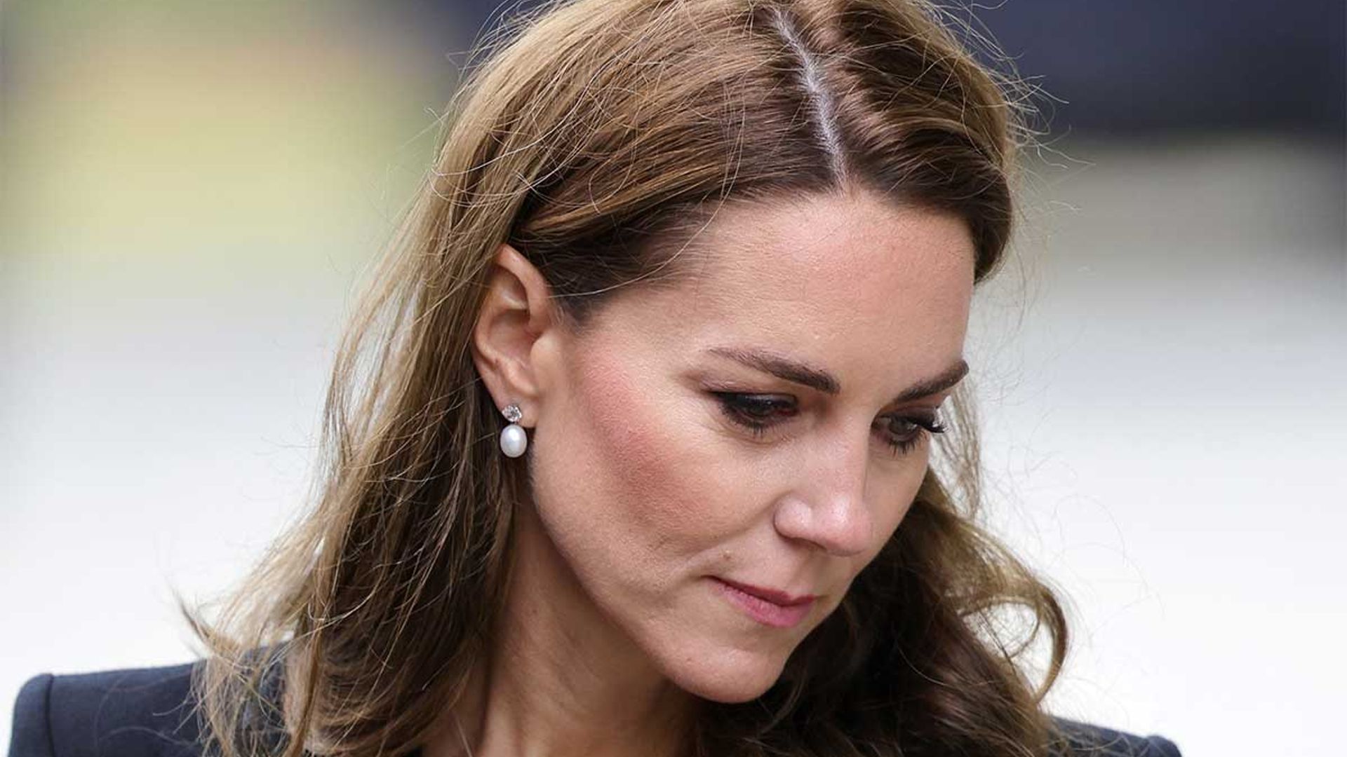 Kate Middleton looks beautiful in streamlined black for tear-jerking ...