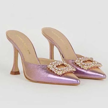Queen Letizia dazzles in leg-lengthening trousers and metallic heels ...