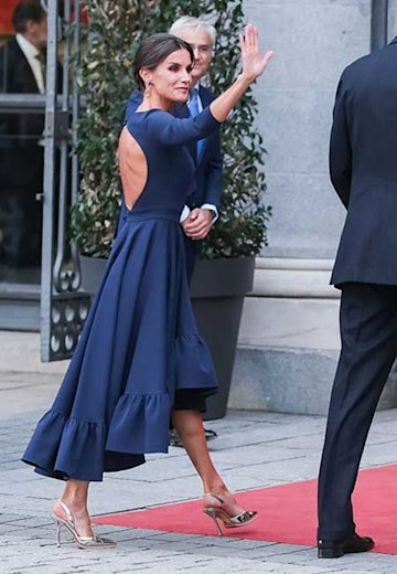 Queen Letizia, 50, breaks royal tradition in divisive backless dress ...
