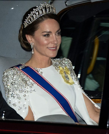 kate-middleton-wearing-tiara-state-banquet