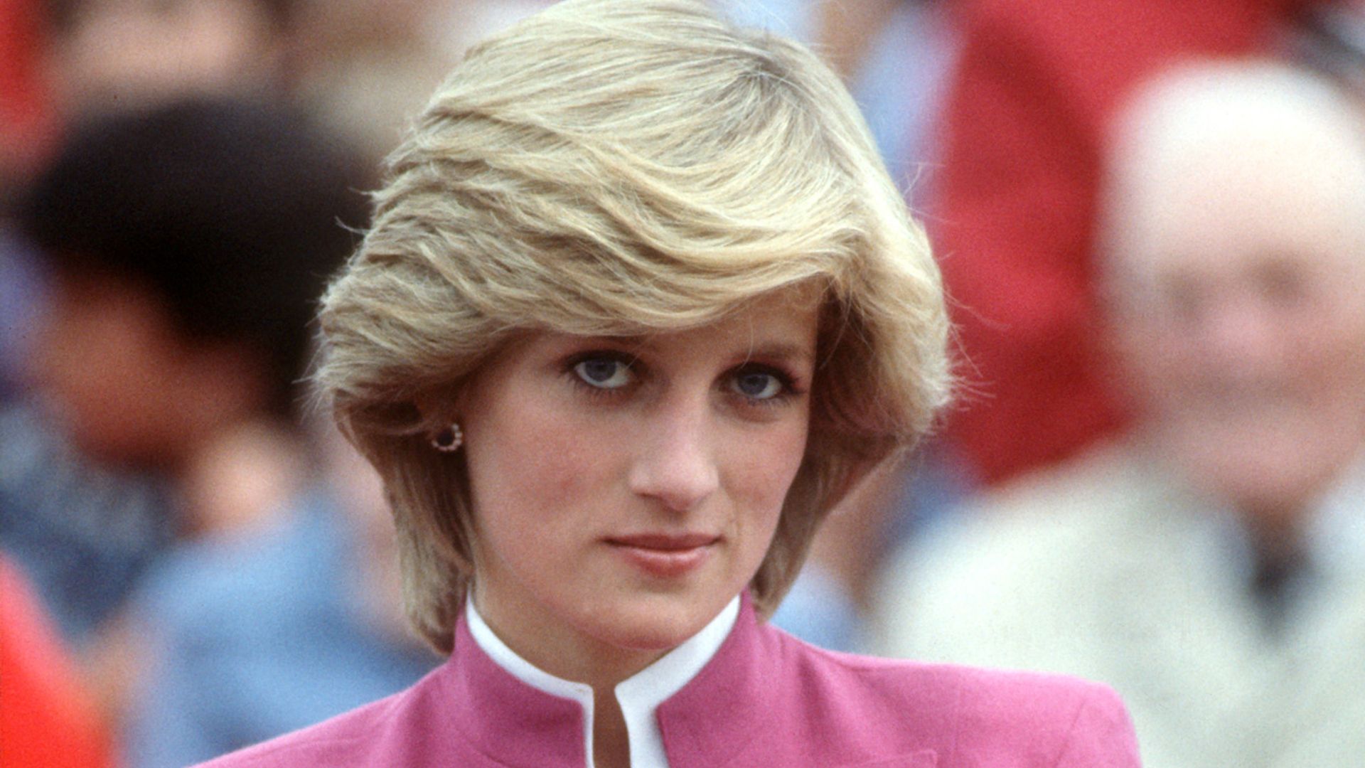 Princess Diana's famous ball gown set to auction for £100,000 - mind ...