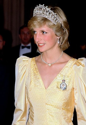 princess diana wearing a diamond necklace